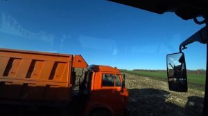 На кукурузное поле к нам пришел трактор. Джон Дир 9 гусеничный, с плугом.