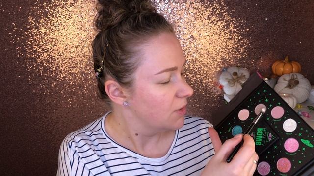 Beauty Bomb UFO Conspiracy, Vivienne Sabo Histoires Infernales, Estrade. Крашусь новинками. смотреть онлайн