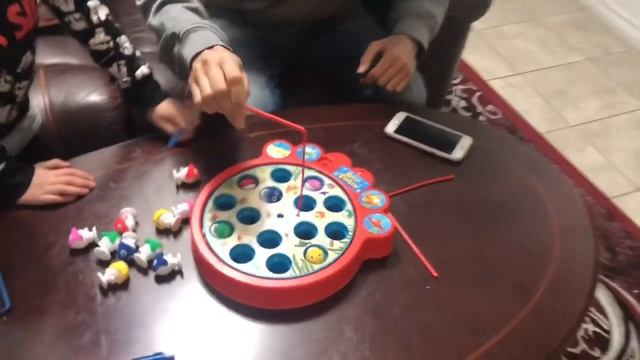 Gone Fishing Game with Happy Family смотреть онлайн