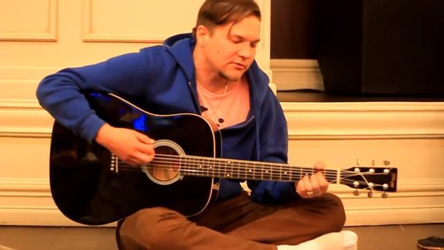 Басист The Rasmus на встрече с воронежцами исполняет песню Oasis — Wonderwall смотреть онлайн