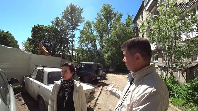 Беседа во дворе дома рядом со строительными площадками по ул. Ульянова, ул. Провиантской. Н.Новгоро