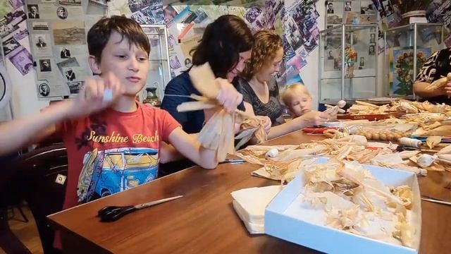 Майстер-клас КУКУРУДЗЯНІ ІГРАШКИ | Послухай і створи [mood video] смотреть онлайн