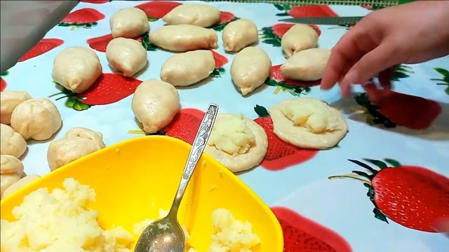 Вкусные домашние пирожки с картофелем, тесто на закваске.