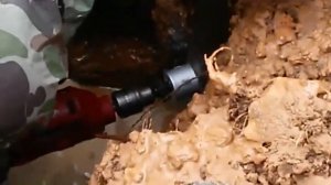 Установка адаптера на трубу скважины