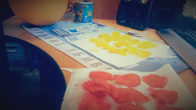 КАК СДЕЛАТЬ ЦВЕТНЫЕ ЧИПСЫ? - DIY смотреть онлайн