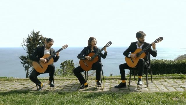 Yellow Socks Guitar Trio | Libertango (A. Piazzolla) смотреть онлайн