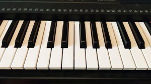 Мелодия из фильма Гарри Поттер на синтезаторе.