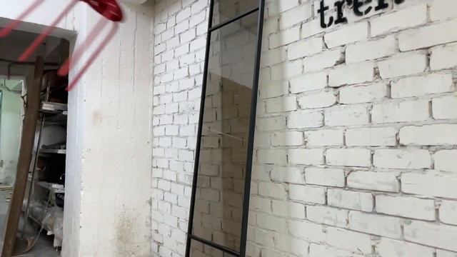 Пытаемся разбить стеклянную дверь Modello Design. Закаленное стекло. смотреть онлайн