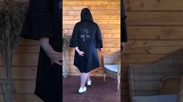 19-9983 Плащ летний с расклешенным рукавом и аппликацией на спине ... смотреть онлайн