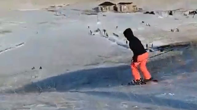 Катание на лыжах на лыжной базе Снежинка смотреть онлайн