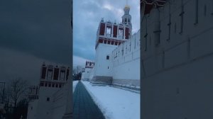 Новодевичий монастырь или что располагается на поверхности метро спортивная