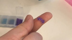 Учимся плести крестиком из бисера и лески?