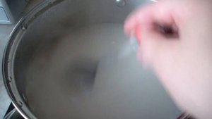 Накрахмалить шляпку и она будет держать КРАСИВУЮ форму.