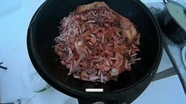 СОЛЯНКА МЯСНАЯ СБОРНАЯ В КАЗАНЕ на костре.