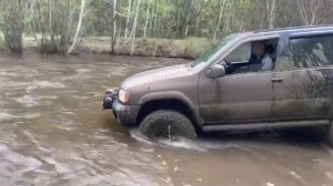 Nissan Pathfinder (Terrano) r50, небольшой брод