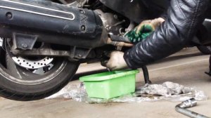 SYM GTS 250 Меняем масло в двигателе