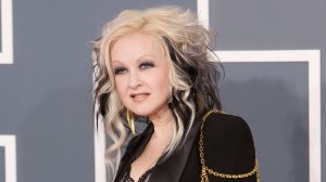 Денег не берет? Почему Синди Лаупер не боится смерти