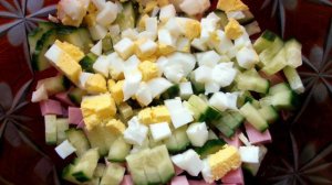 Салат из картофеля с колбасой и зеленым луком