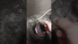 Отгнил трос на оголовке и упал в скважину