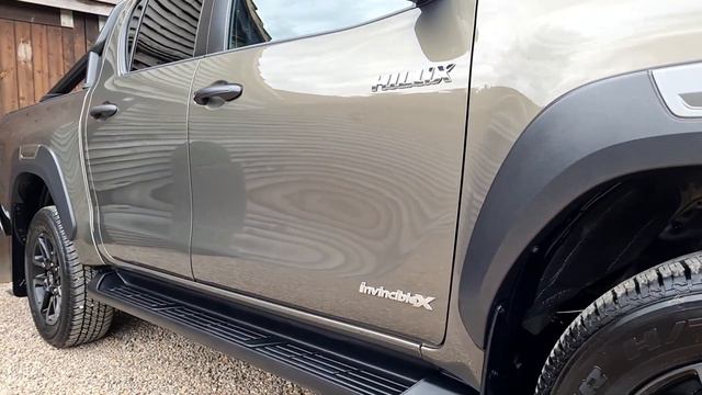 TOYOTA HI-LUX 2.8 D-4D Invincible X Double Cab Pickup 4dr Diesel Auto 4WD Euro 6 смотреть онлайн