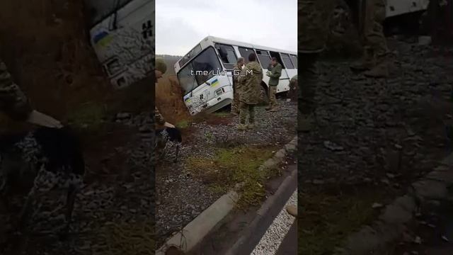 ??Диверсия или безалаберность?
ВСУшники рисковали не доехать до места назначения из-за неисправных