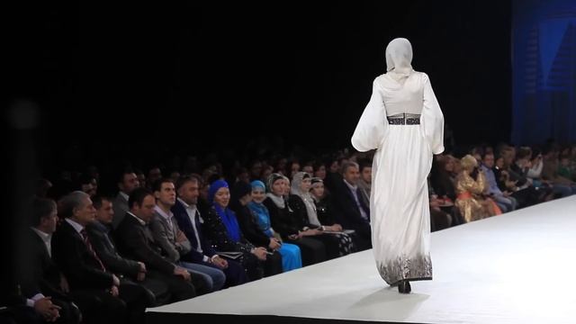 Показ Дома Моды Firdaws на Volvo неделя в Москве смотреть онлайн