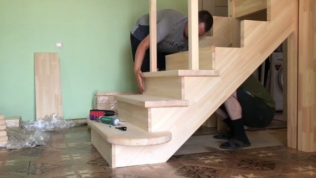 Лестница с поворотом на 180 градусов с подступенками