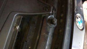 №1. Снятие воздушного фильтра с корпусом  Подготовка к замене помпы и термостата BMW 3