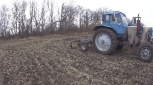 мтз-82 и самодельный чизель.