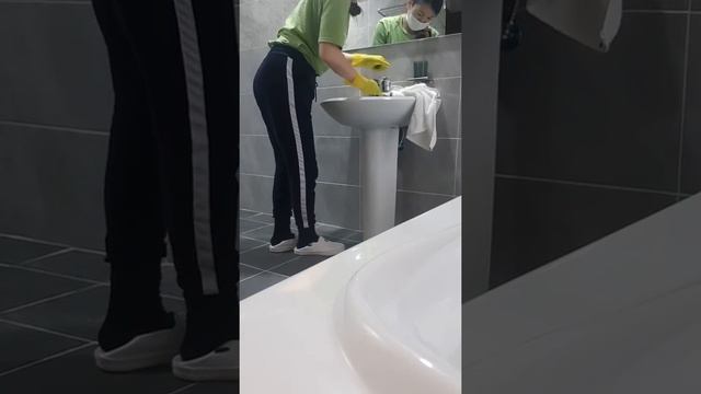 ????: Работа в мотеле. Чонсу. Уборка номеров. Сухая уборка ванной комнаты.