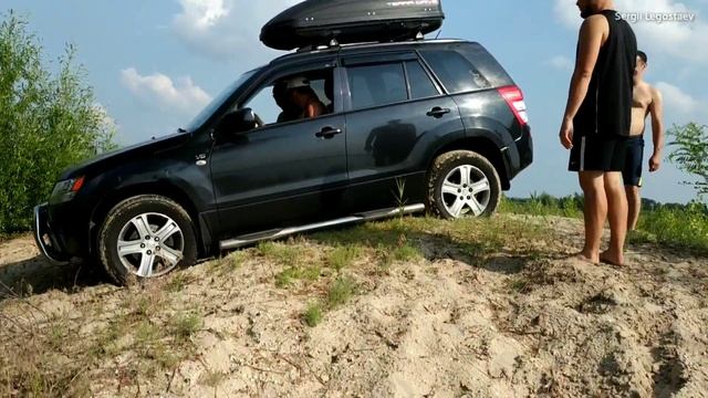 Suzuki Grand Vitara круче дизельного VW Tiguan на піску? смотреть онлайн