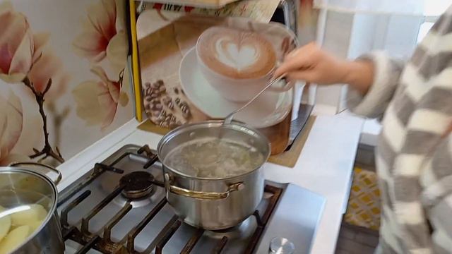 готовим картофельное пюре 🍪 и куриные желудки + салат 🥗 с капустой 🥬 и морковью 🥕 по корейски 😋 смотреть онлайн