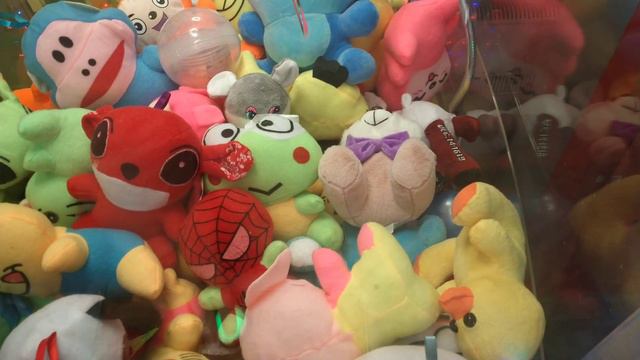 ИГРАЕМ НА МИЛОГО ЗАЙЧИКА! АВТОМАТ ХВАТАЙКА! 🤩 смотреть онлайн