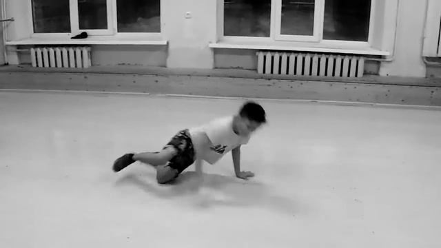 bboy Молодой Армян (Школа №106). Студия брейк-данса Sense of life смотреть онлайн