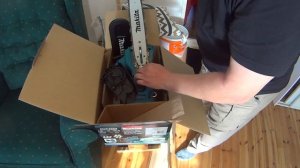 Makita DUC302Z 18V Cordless Chainsaw Unboxing