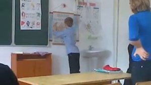 танцы на столе учителя английского