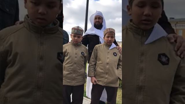 Шейх Хасан Бухари в Москве с детьми. فضيلة الشيخ حسان البخاري في روسيا مع الأطفال смотреть онлайн