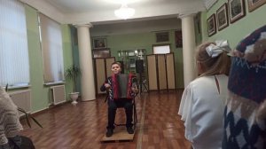 Мишка с куклою.   Глеб Москвин