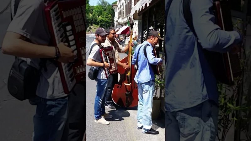 Street musicians in Rome