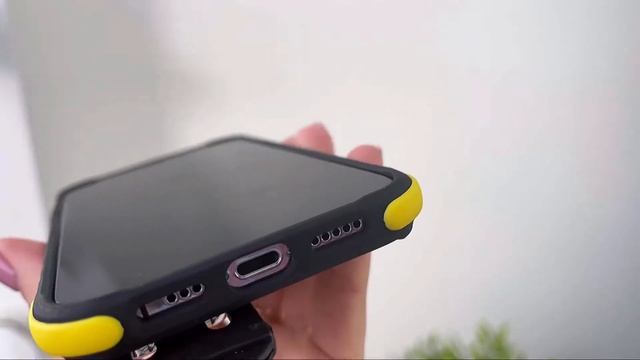 Чехол SKINARMA для iPhone смотреть онлайн