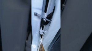 Чем и как смазать дверные механизмы перед зимой в машине.