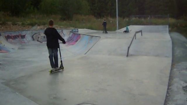 Пасмурная дождливая вечерняя прогулка по любимым местам Дзержинского района Н. Тагила 27.08.2023. смотреть онлайн