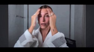 ХЕЙЛИ БИБЕР | Секреты идеальной кожи и макияж #хейлибибер