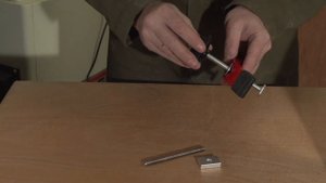 Верстачный прижим или зажим для T-track | Прижим СLM-001 в T-образный паз или отверстие верстака