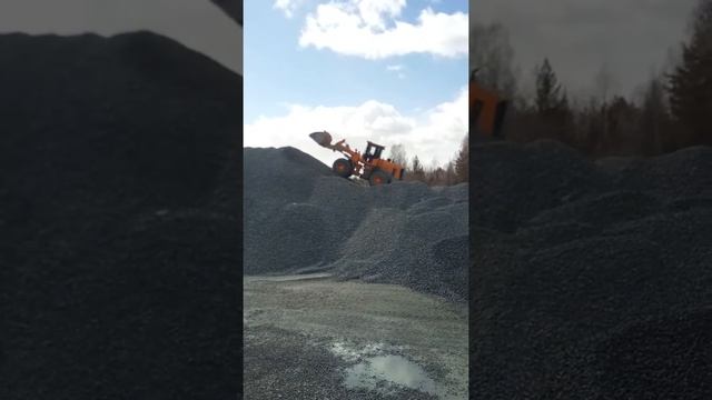 Работа,буртовка щебня