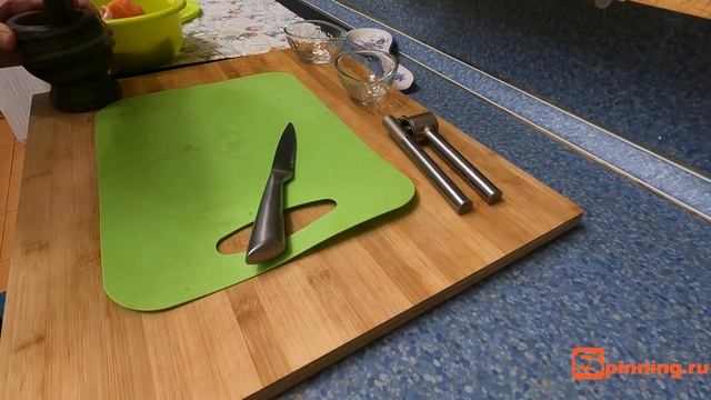 Ловля форели зимой на платнике, готовим пирог из форели.