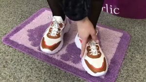 Кроссовки на широкую ногу.