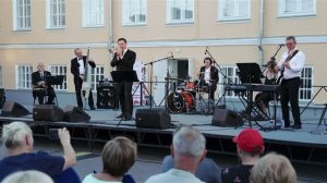 отрывок песни 'Еще не вечер'