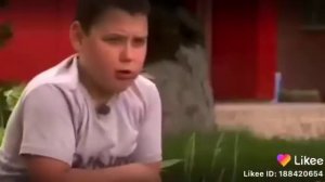 Вона соби шоколадку купыла