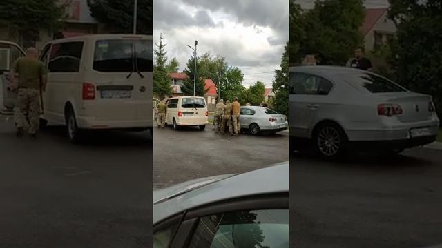 ⚡Лучше бы военкому 1000$ дал. Говорят, они на Украине самые успешные бизнесмены сейчас.⚡